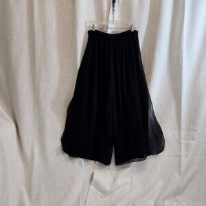 St. John flowing, diaphononis, palatzo-style pants.